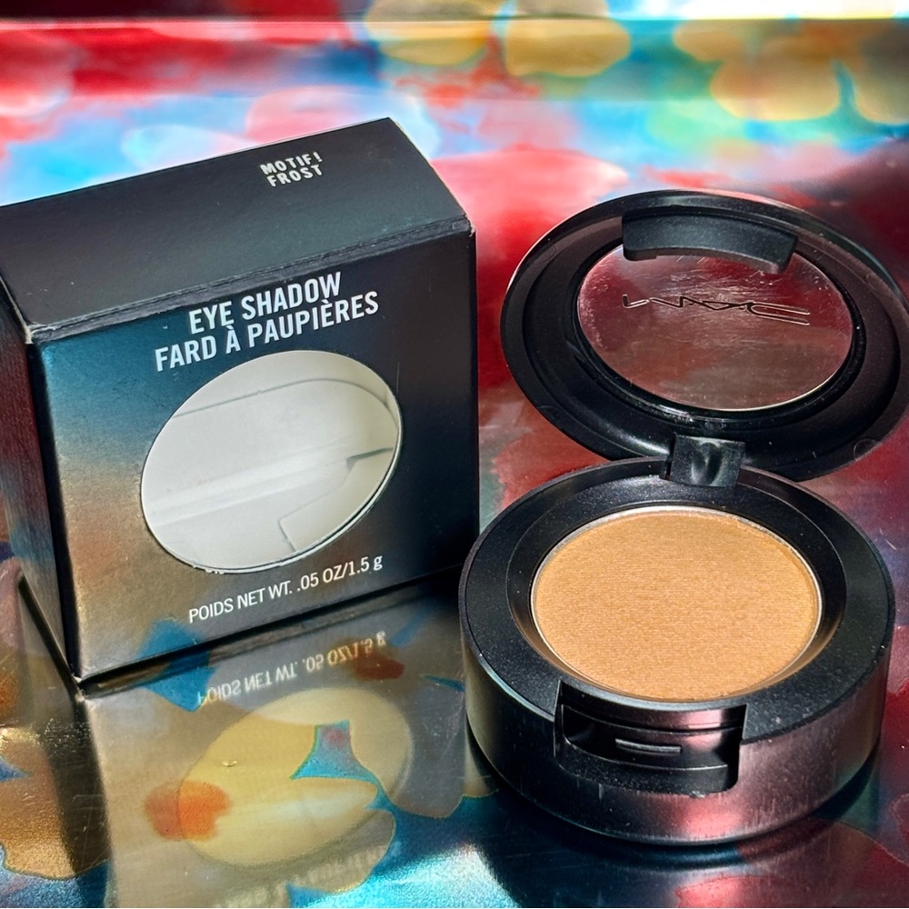 MAC Motif frost Eyeshadow